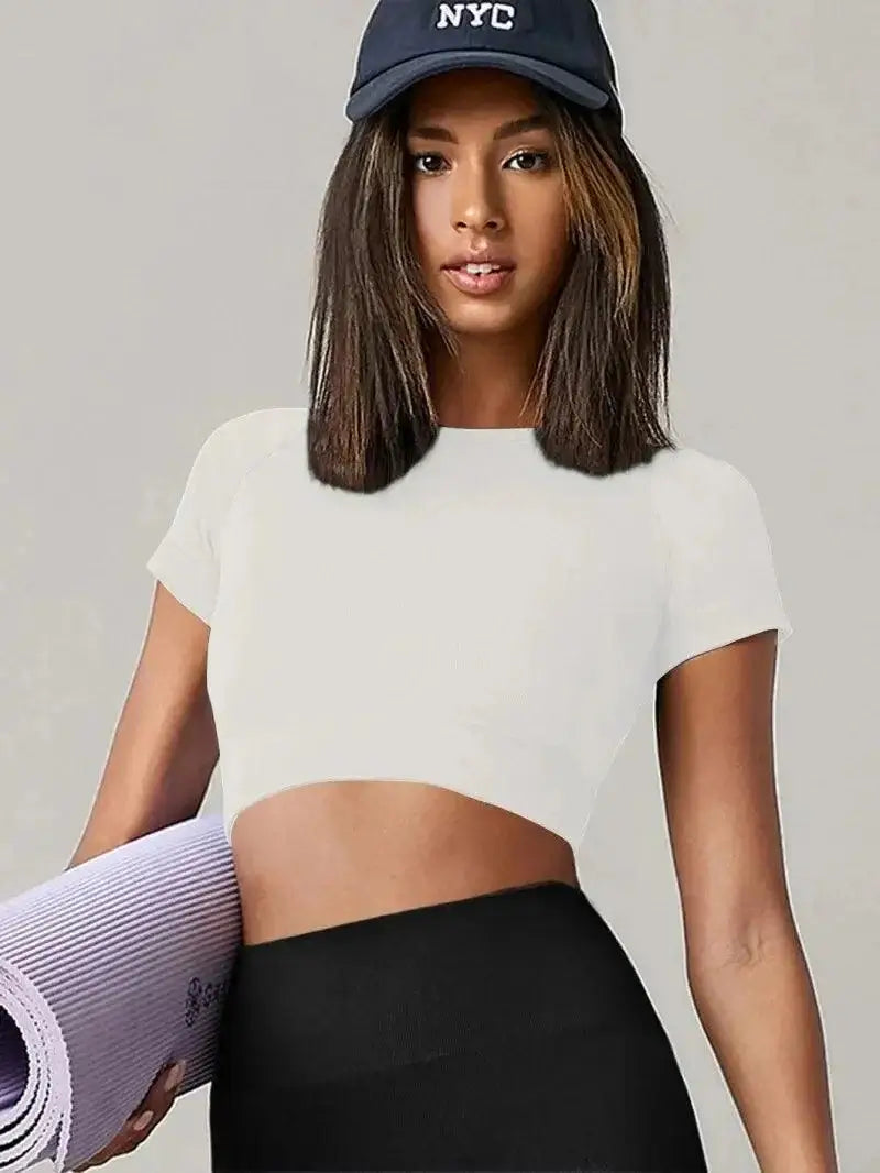 Model wearing a white VivaCore Seamless Tee with a yoga mat, showcasing a stylish and breathable workout look.